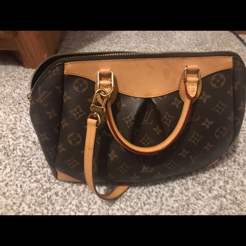 Louis Vuitton bags - Picture 1 of 12